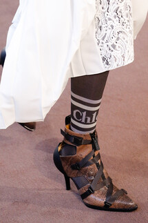 Details Chloé Fall 2018 Ready-to-Wear , Детали коллекции Хлоя осень зима 2018 , Fashion show , неделя моды в Париже , PFW , Paris Fashion Week , Mainstyles